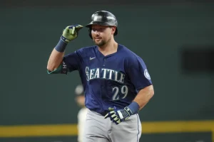 Cal Raleigh regresa a la alineación de los Mariners