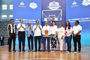 *Vicepresidenta Raquel Peña y ministro Kelvin Cruz inauguran Torneo de Baloncesto Interbarrial*