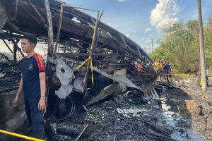 tragico-choque-entre-autobus-y-camion-deja-16-muertos-en-indonesia
