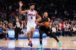 Jalen Brunson ayuda a los Knicks a tomar ventaja de 2-0 sobre los 76ers