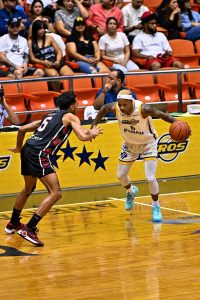 con-triple-decisivo-de-oliver-garcia-metros-vencen-a-gigantes-y-asumen-la-cima-de-la-lnb