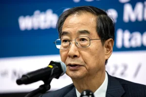 reducen-a-15-anos-la-pena-contra-el-ex-primer-ministro-surcoreano