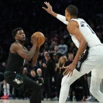 Ant lidera la remontada de los T-Wolves ante los Spurs para empatar la serie
