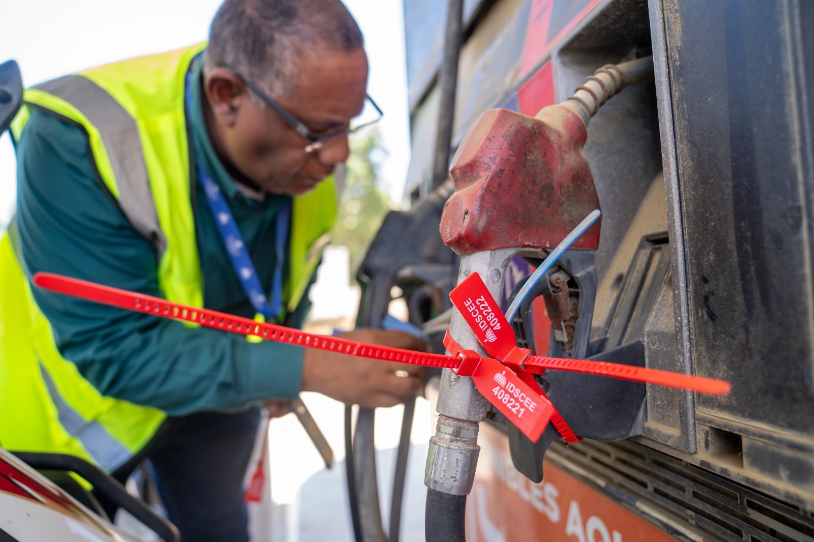 Cierran tres estaciones de combustibles en Azua y Montecristi