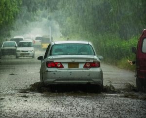 «Prealerta» en 5 provincias: autoridades prevén fuertes aguaceros este domingo por vaguada