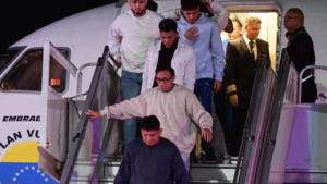 llegan-162-migrantes-a-venezuela-en-un-vuelo-de-repatriacion