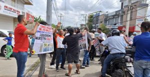 Residentes de Los Girasoles protestan por asfaltado de calles