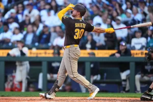 gavin-sheets-lidera-barrida-de-padres-sobre-mariners-con-dos-jonrones