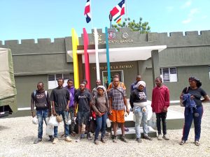 ejercito-arresta-a-13-haitianos-indocumentados-en-operativo-en-elias-pina