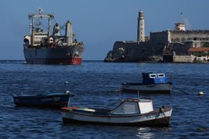 alivio-para-la-isla:-buque-comercial-con-ayuda-de-mexico-y-uruguay-arriba-a-la-habana