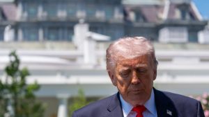 trump-llama-“locos”-a-la-prensa-y-a-los-democratas-por-su-postura-sobre-iran