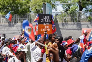 miles-de-haitianos-marchan-en-puerto-principe-para-exigir-paz-y-reapertura-de-carreteras