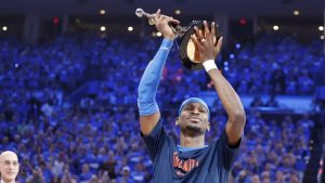 Shai Gilgeous Alexander repite como MVP de la NBA, recibirá premio este domingo