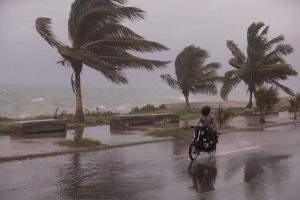 vaguada-y-onda-tropical-provocaran-aguaceros,-tronadas-en-varias-provincias-del-pais