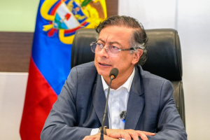 Petro critica expulsión de embajadora y advierte sobre “extremismos” en Bolivia
