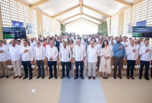 abinader-inaugura-primera-central-hibrida-eolica-y-solar-del-pais