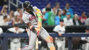 ronald-acuna-jr.-abandona-partido-contra-los-marlins-por-precaucion-debido-a-un-dolor-en-el-pulgar