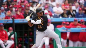 el-bate-manda:-piratas-suben-a-esmerlyn-valdez-y-lo-ponen-de-arranque-en-toronto
