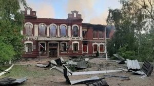 sube-a-18-cifra-de-fallecidos-tras-ataque-con-drones-contra-edificio-escolar-en-zona-ocupada-por-rusia