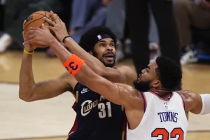 titulo-sugerido:-knicks-arrollan-a-cleveland-y-quedan-a-un-paso-de-las-finales