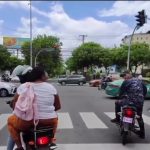 Video de agente policial sin casco genera críticas en redes sociales