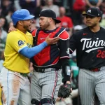 Willson Contreras protagoniza nuevo altercado tras fuerte choque en home plate