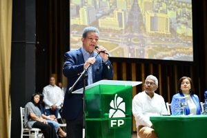 Leonel Fernández critica al PRM y asegura que prioriza intereses electorales