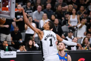 Wembanyama anota 33. Los Spurs reaccionan y vencen al Thunder, igualando la final del Oeste 2-2