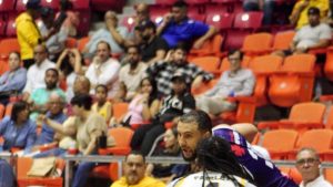 marineros-sorprenden-a-los-metros-en-santiago