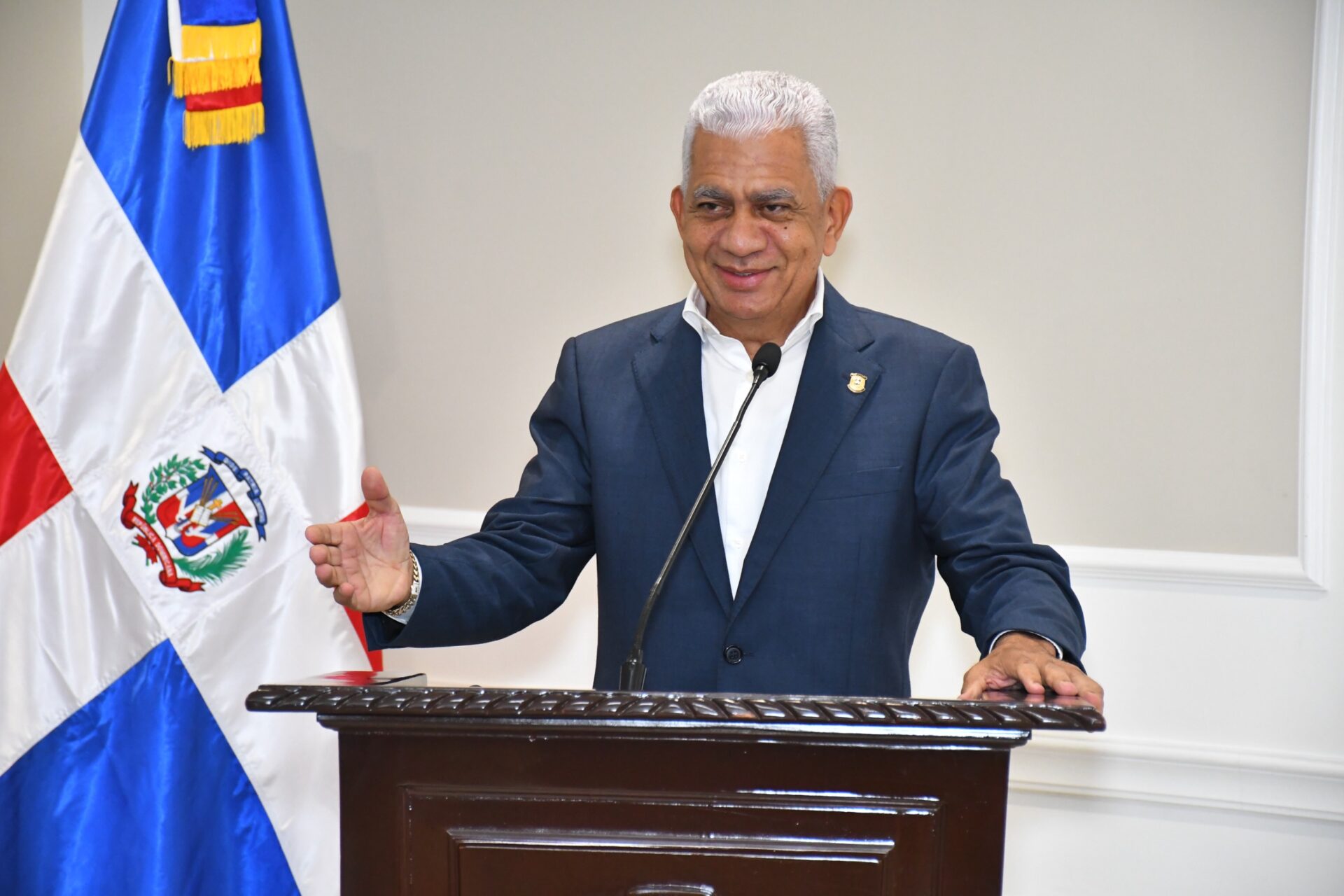 Ricardo de los Santos afirma reforma laboral seguirá adelante pese a diferencias por cesantía