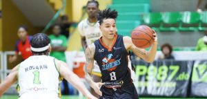 Richard “Manito” Bautista lidera triunfo de Titanes sobre Soles con actuación de 33 puntos