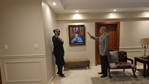 ¡otra-mas!-regidora-de-pais-posible-se-juramenta-con-danilo-medina-en-el-pld