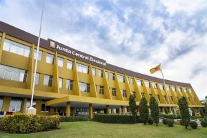 Llevan al TSE reglamento de la JCE que prohíbe publicar encuestas fuera de precampaña