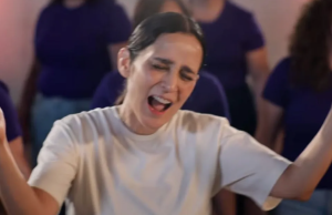Julieta Venegas relanza canción con mensaje de inclusión