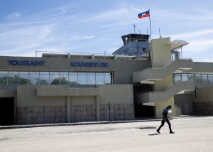 República Dominicana y Haití reanudan el transporte aéreo sin vuelos confirmados