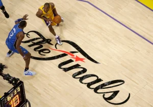 regresa-el-trofeo:-la-nba-muestra-como-luciran-las-canchas-de-las-finales-en-san-antonio-y-nueva-york