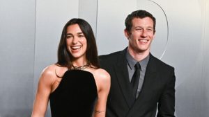 ¡llegaron-al-altar!-dua-lipa-y-el-actor-callum-turner-se-casaron