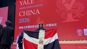 Estudiante de escuela pública dominicana es admitida en programas académicos de Yale y Harvard