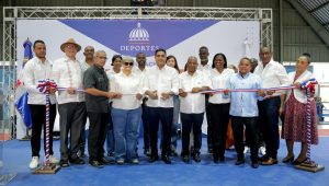 ministro-kelvin-cruz-entrega-totalmente-remodelado-el-multiuso-de-consuelo,-spm
