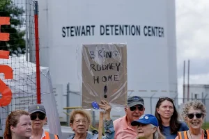las-‘mega-audiencias’,-el-nuevo-plan-de-trump-para-acelerar-el-numero-de-deportaciones