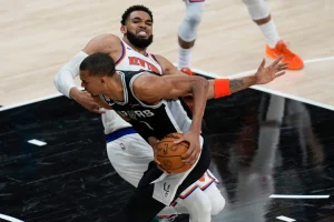 Wembanyama anota 26 puntos, pero sufre desde el campo en su debut en Finales de la NBA