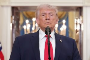 Trump refuerza controles aduaneros para frenar fraude en importaciones