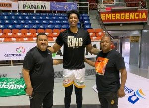 sterling-manley-llega-a-los-metros-para-imponer-poder-en-la-pintura