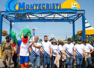 Más de 700 jóvenes deportistas reciben en Montecristi el fuego de los valores