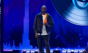 sergio-george-es-reconocido-como-icono-de-la-industria-musical-en-premios-tu-musica-urbano-mix-2026
