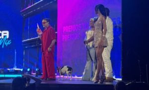la-biggie-dice-presente-en-premios-tu-musica-urbano-mientras-lidera-hot-song-urbano-de-monitor-latino