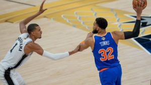 Towns lidera a los inmaculados Knicks que toman ventaja 2-0 en Las Finales de la NBA