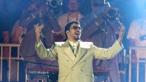 El papa reconoce dura competencia con Bad Bunny en España