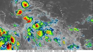 Vaguada y onda tropical provocarán aguaceros y tormentas este domingo