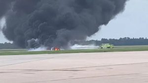 Un avión se estrella en aterrizaje de emergencia y deja dos muertos